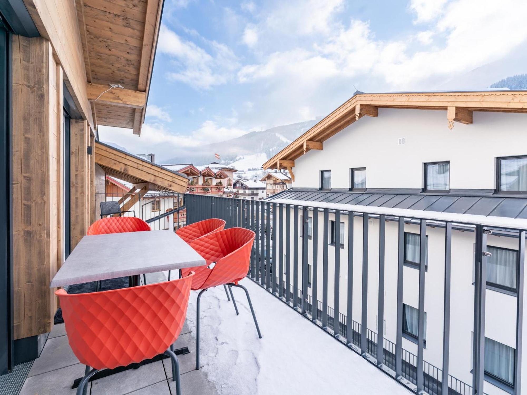 Falken Suites Top 7 Капрун Екстериор снимка