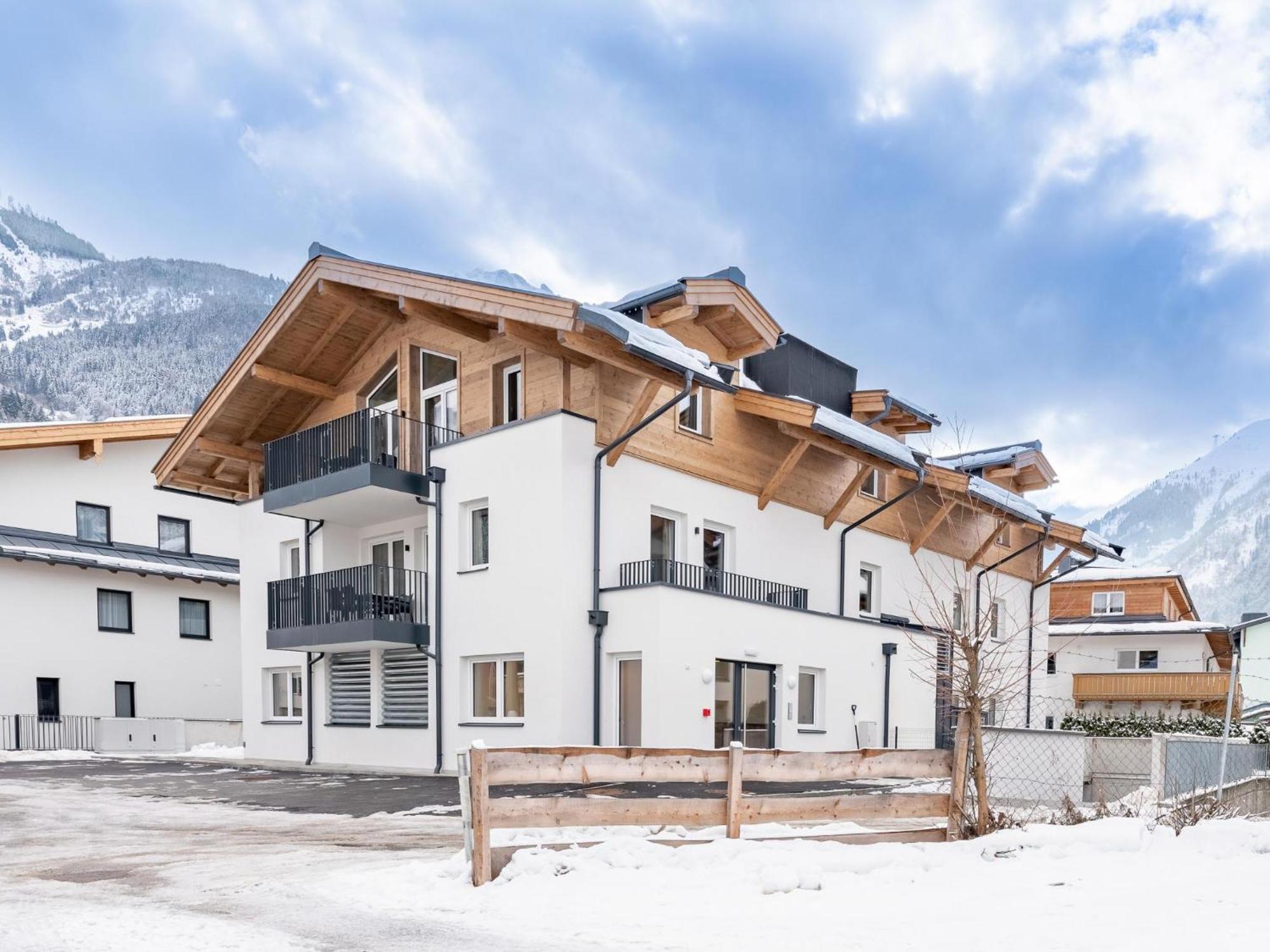 Falken Suites Top 7 Капрун Екстериор снимка