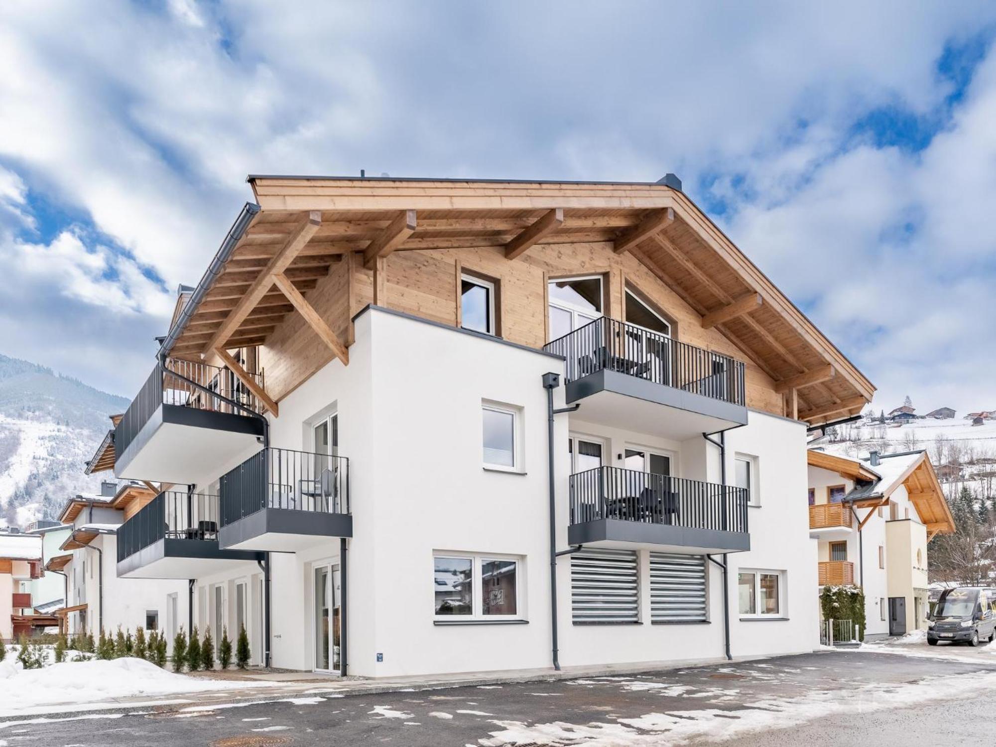 Falken Suites Top 7 Капрун Екстериор снимка