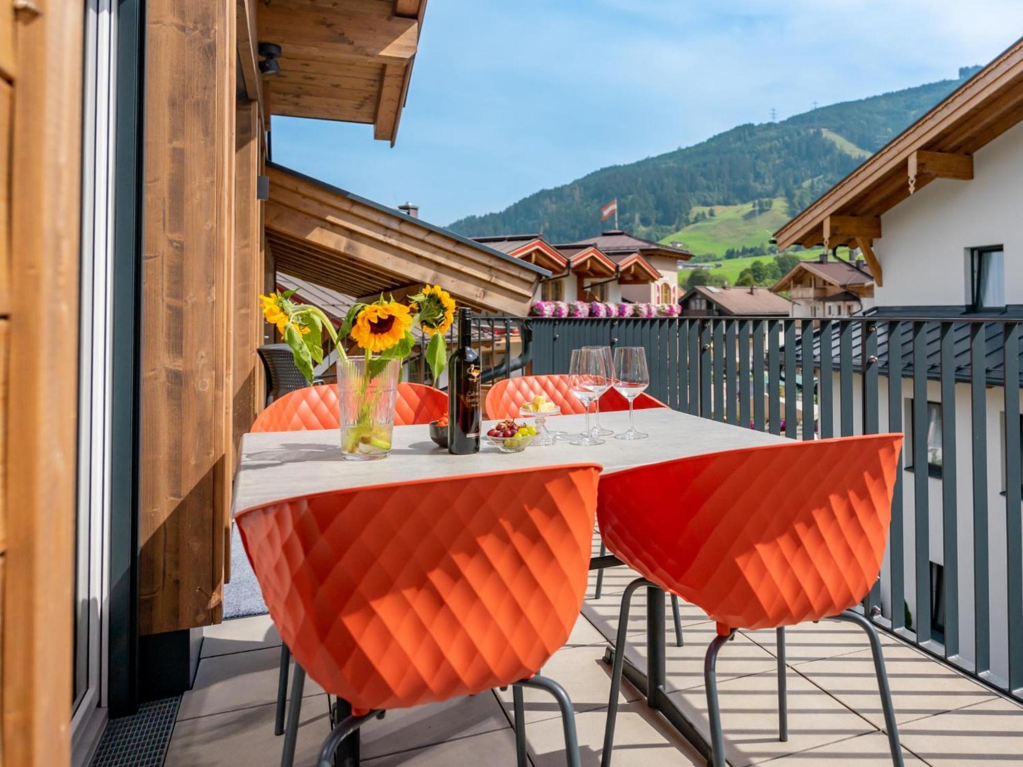 Falken Suites Top 7 Капрун Екстериор снимка